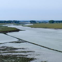 A gauche, la Normandie